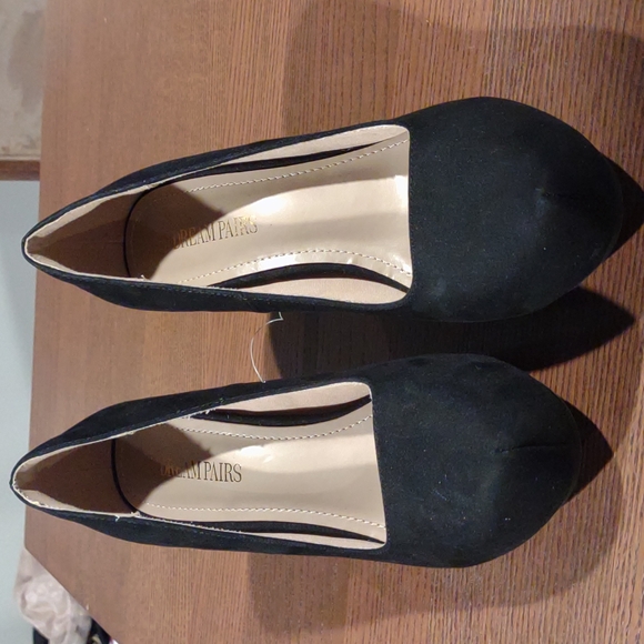 Dream Pairs Shoes - NWOT Black Suede like Pumps 9